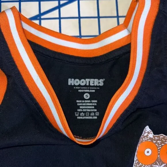 Hooters Racing Tanktop Size Small Black Orange Sleeveless Shirt - Picture 5 of 6